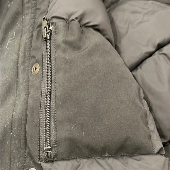 Canada Goose Black Kids Jacket with fur trim in very good gently worn condition - Picture 13 of 16